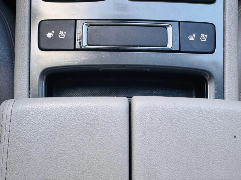2016 Hyundai Genesis - Image 17 of 20