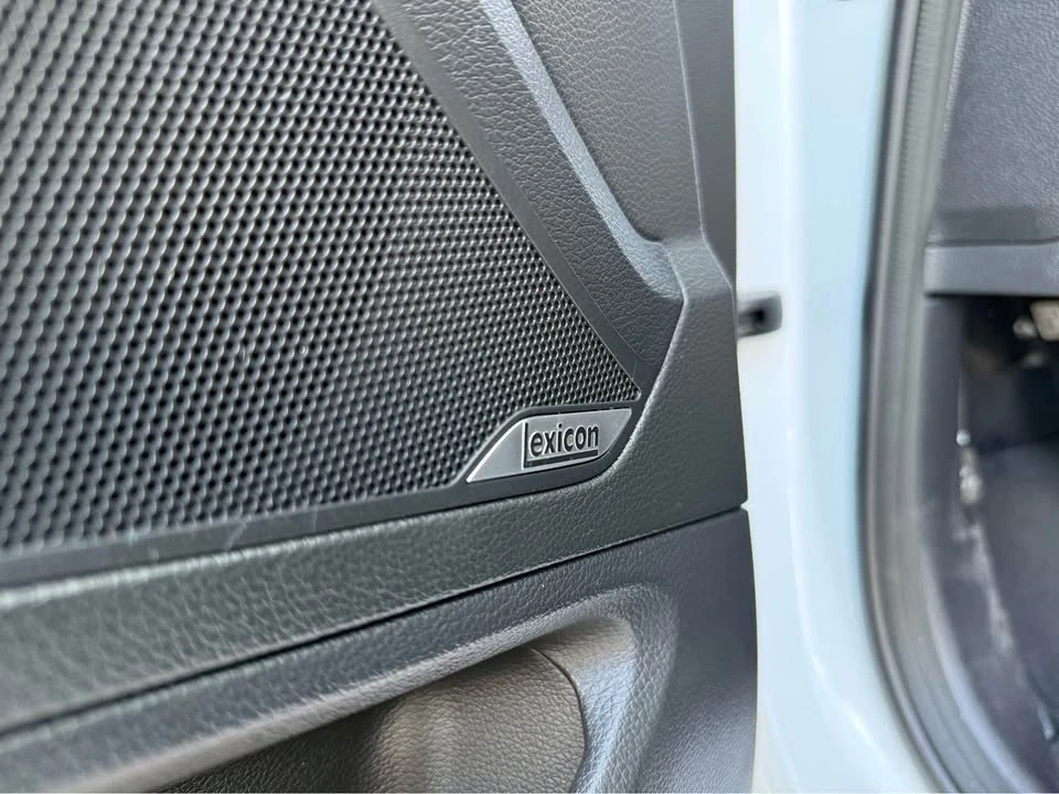 2016 Hyundai Genesis - Image 12 of 16