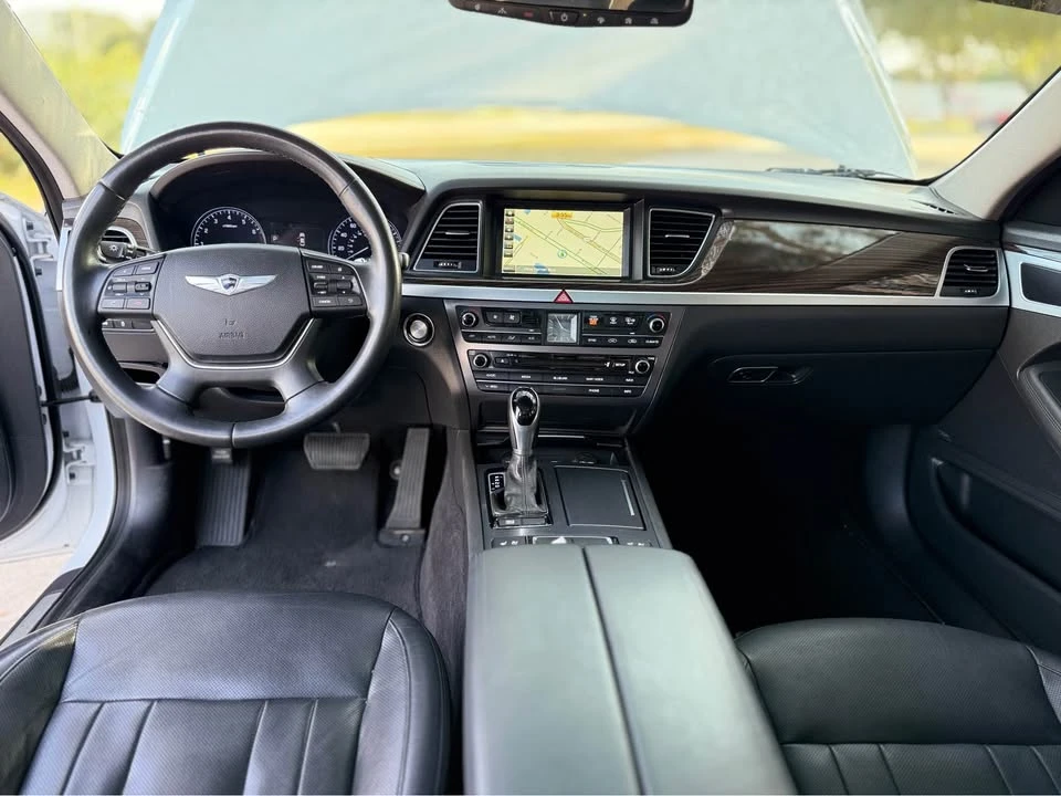 2016 Hyundai Genesis - Image 10 of 16