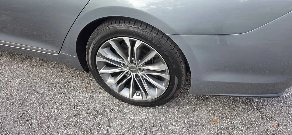 2016 Hyundai Genesis - Image 15 of 18