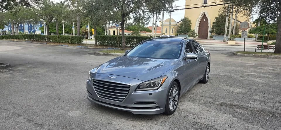 2016 Hyundai Genesis - Image 2 of 18