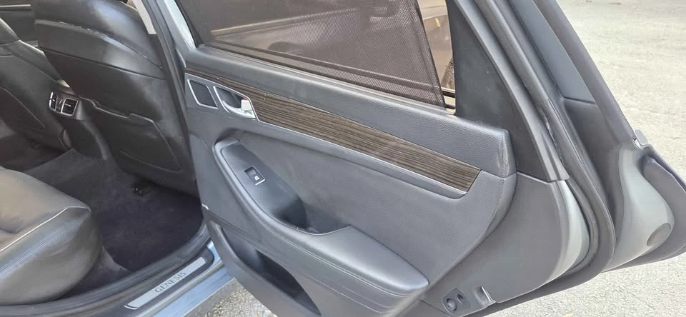 2016 Hyundai Genesis - Image 16 of 18