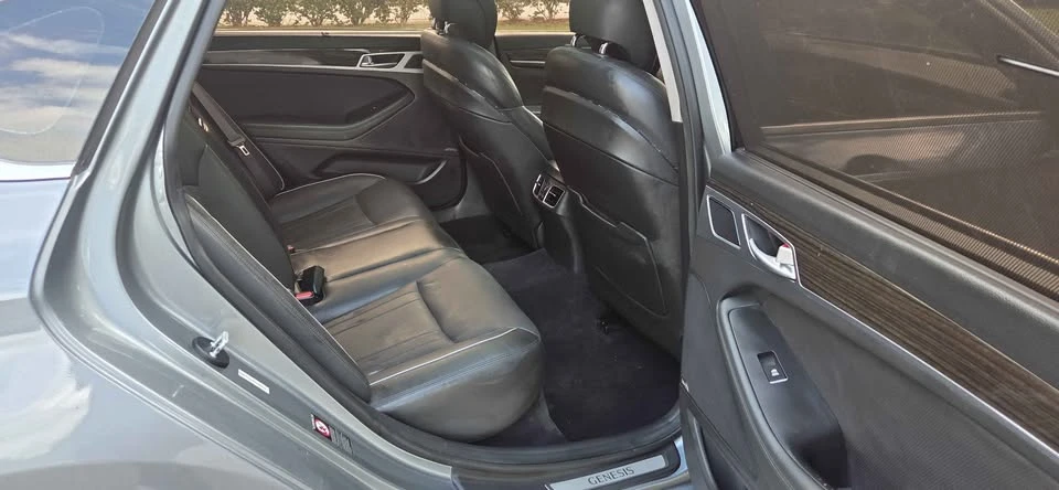 2016 Hyundai Genesis - Image 14 of 18