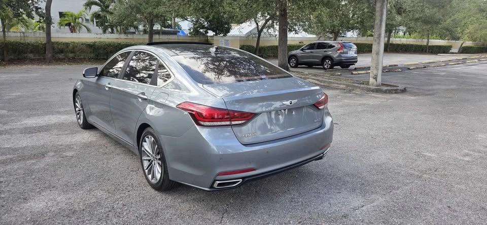 2016 Hyundai Genesis - Image 11 of 18