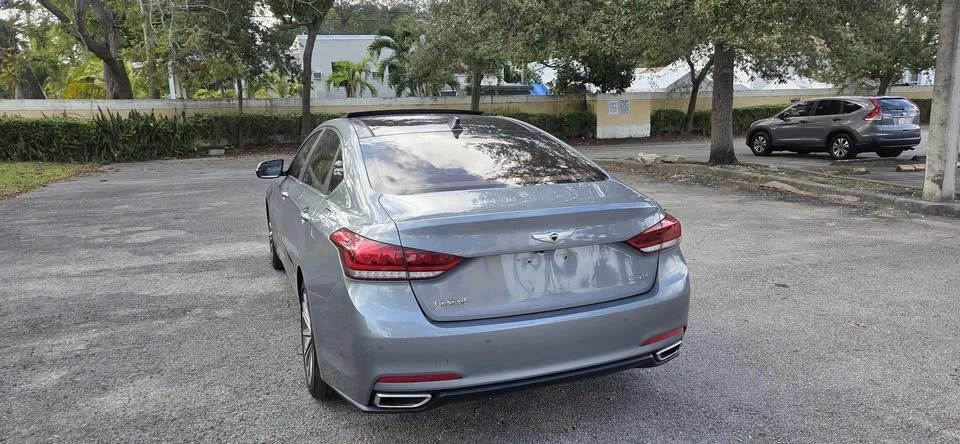 2016 Hyundai Genesis - Image 12 of 18