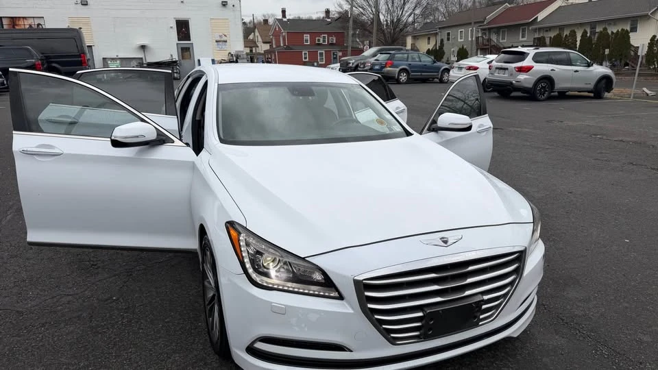 2016 Hyundai Genesis - Image 12 of 20