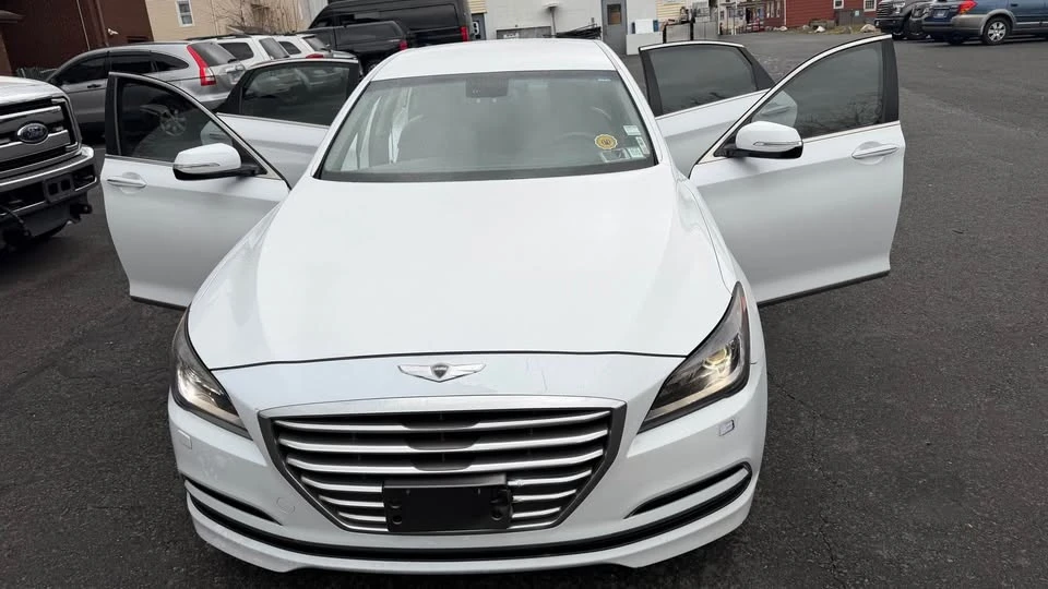 2016 Hyundai Genesis - Image 15 of 20