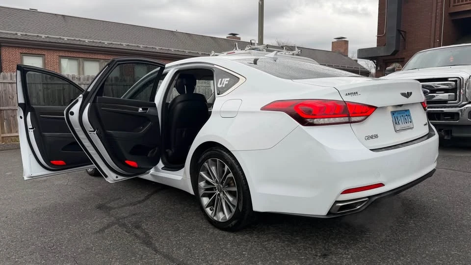 2016 Hyundai Genesis - Image 17 of 20