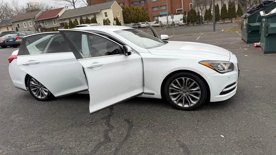 2016 Hyundai Genesis - Image 19 of 20