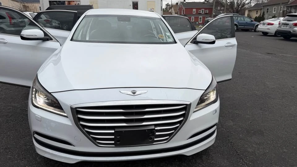 2016 Hyundai Genesis - Image 16 of 20
