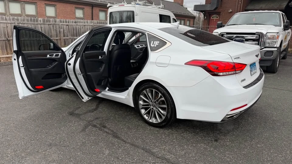 2016 Hyundai Genesis - Image 18 of 20
