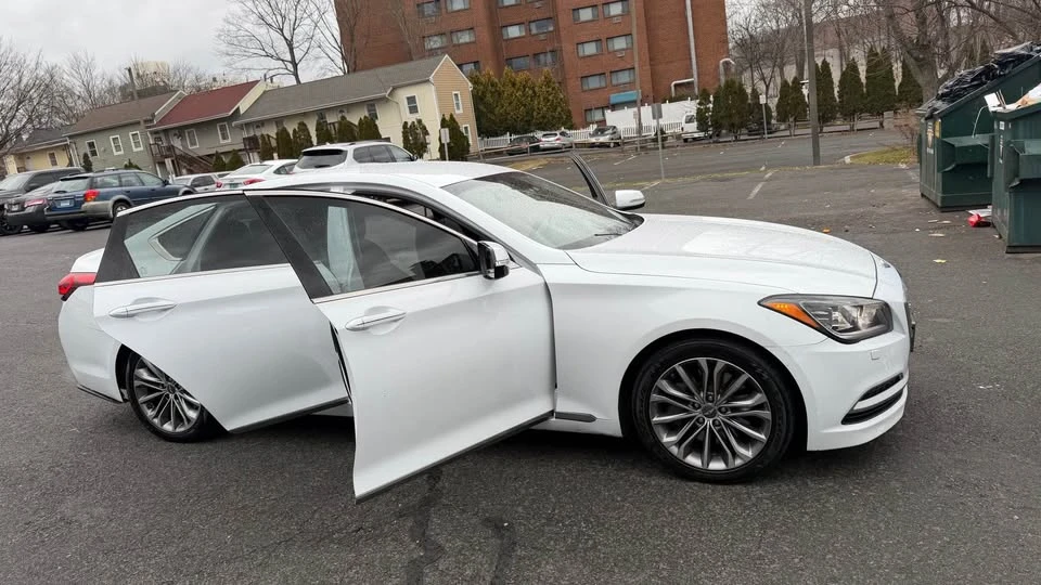 2016 Hyundai Genesis - Image 13 of 20