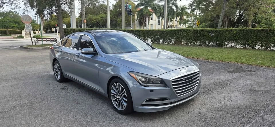 2016 Hyundai Genesis - Image 4 of 18