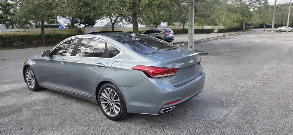 2016 Hyundai Genesis - Image 13 of 18