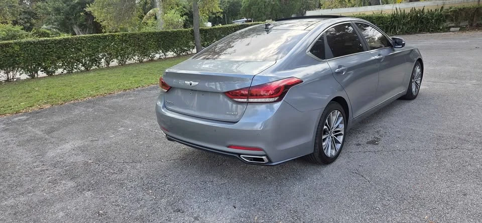 2016 Hyundai Genesis - Image 9 of 18