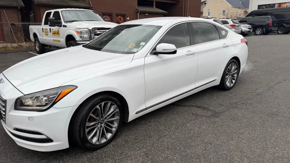 2016 Hyundai Genesis - Image 9 of 20
