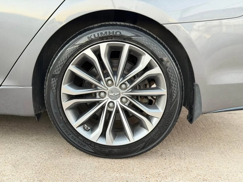 2016 Hyundai Genesis - Image 11 of 20