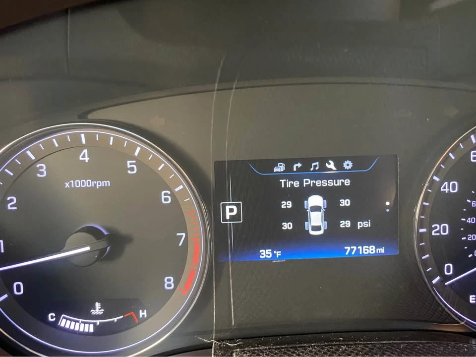 2016 Hyundai Genesis - Image 16 of 18