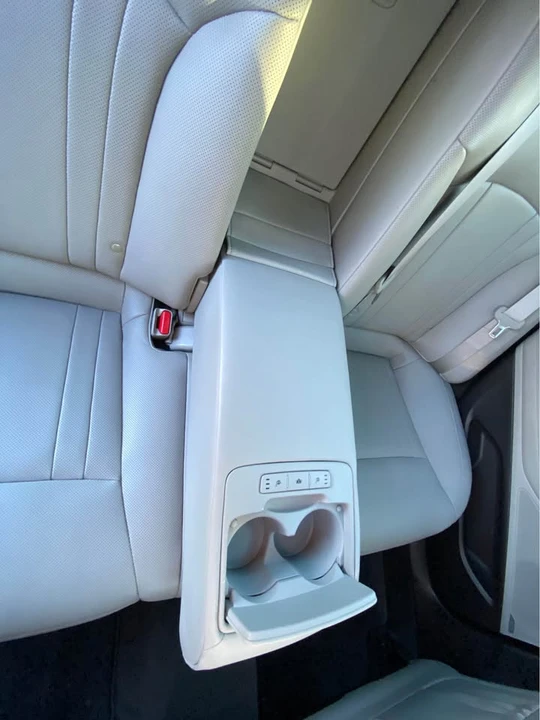 2016 Hyundai Genesis - Image 15 of 18