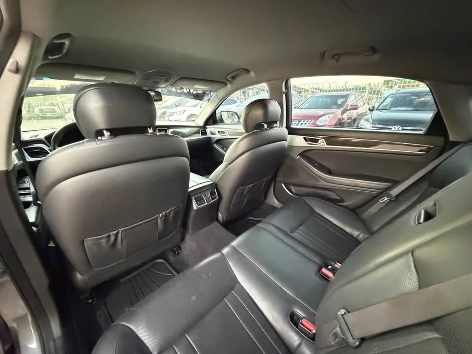 2016 Hyundai Genesis - Image 12 of 20