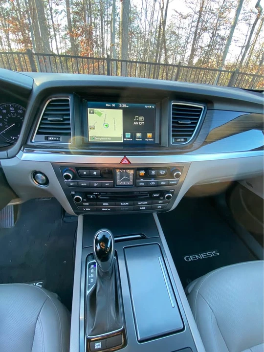 2016 Hyundai Genesis - Image 8 of 18