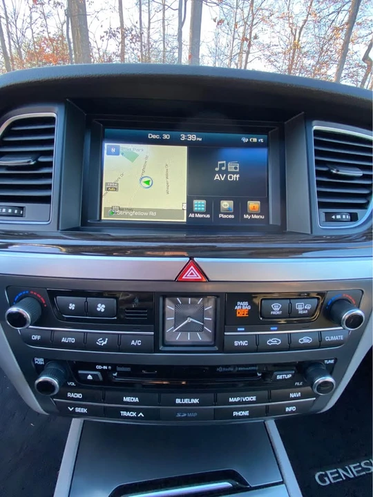2016 Hyundai Genesis - Image 9 of 18