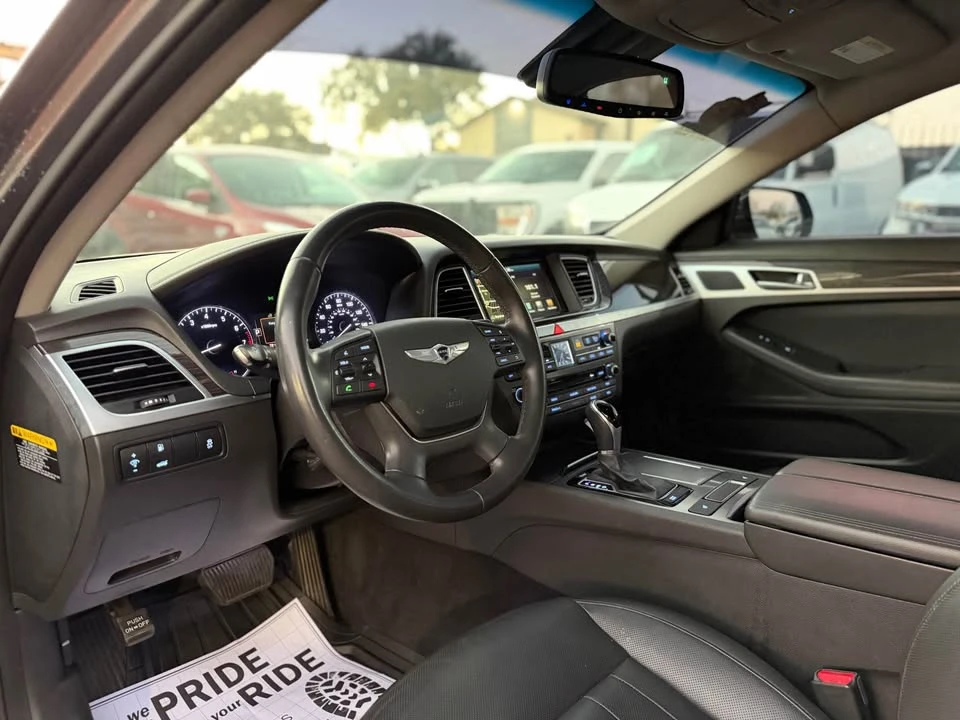 2016 Hyundai Genesis - Image 17 of 20