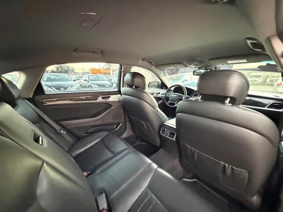 2016 Hyundai Genesis - Image 14 of 20
