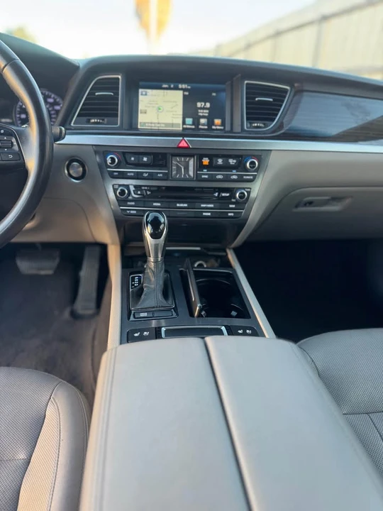 2016 Hyundai Genesis - Image 7 of 12