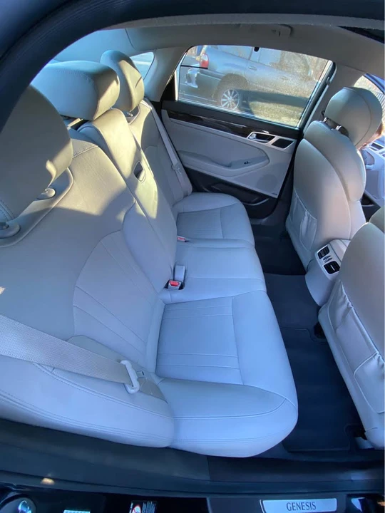 2016 Hyundai Genesis - Image 12 of 18