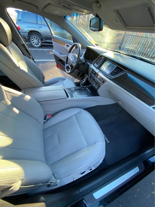 2016 Hyundai Genesis - Image 11 of 18