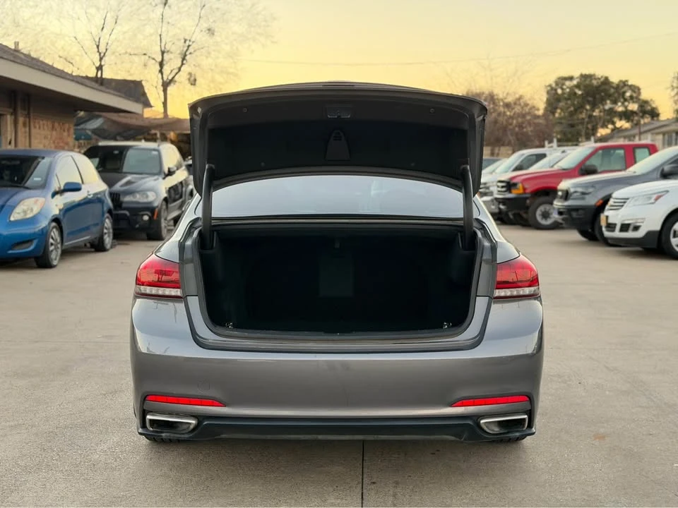 2016 Hyundai Genesis - Image 9 of 20