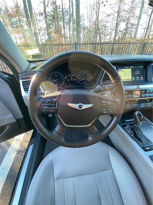 2016 Hyundai Genesis - Image 10 of 18