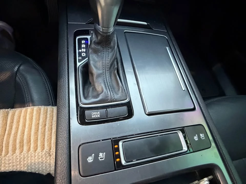 2016 Hyundai Genesis - Image 4 of 8