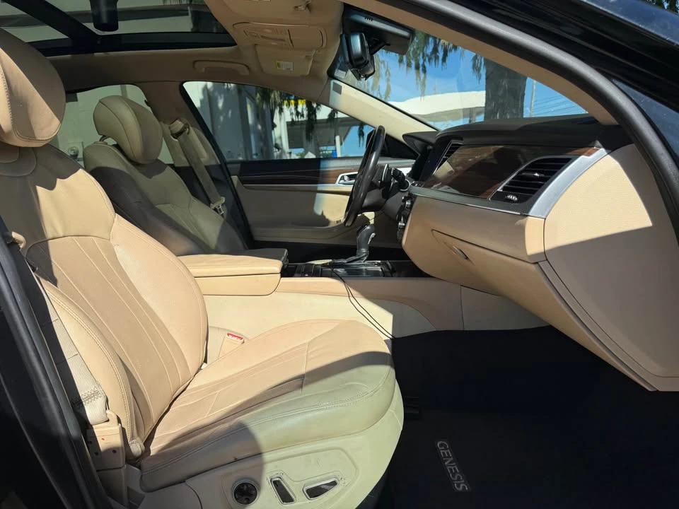2016 Hyundai Genesis - Image 14 of 15
