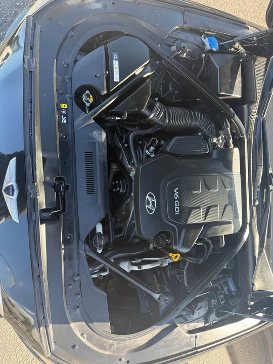 2016 Hyundai Genesis - Image 12 of 15
