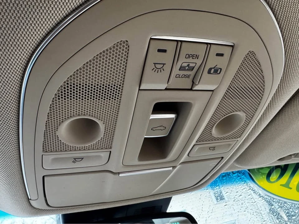 2016 Hyundai Genesis - Image 15 of 20