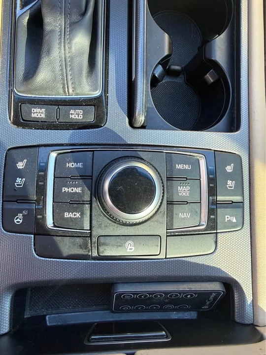 2016 Hyundai Genesis - Image 15 of 17