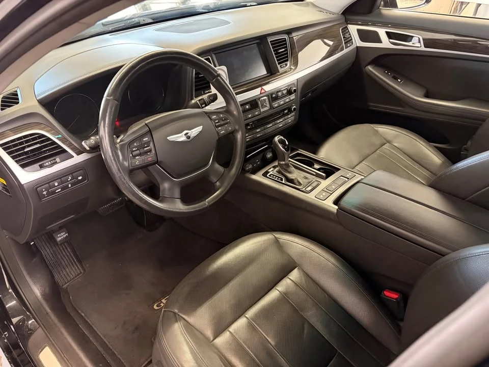 2016 Hyundai Genesis - Image 13 of 14