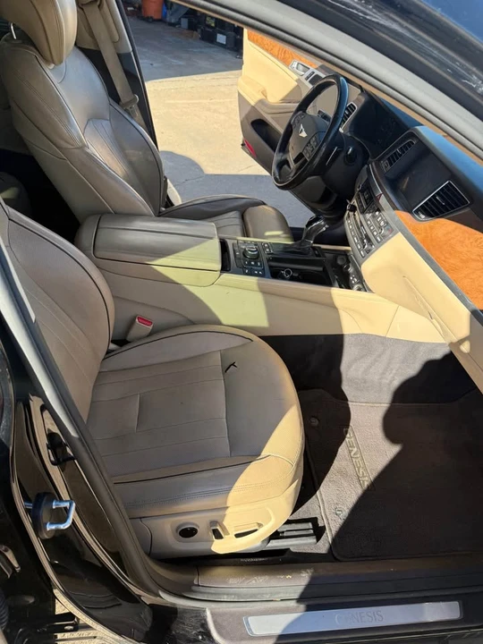 2016 Hyundai Genesis - Image 7 of 17