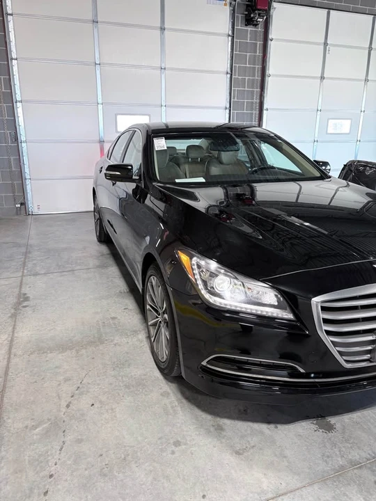 2016 Hyundai Genesis - Image 9 of 20