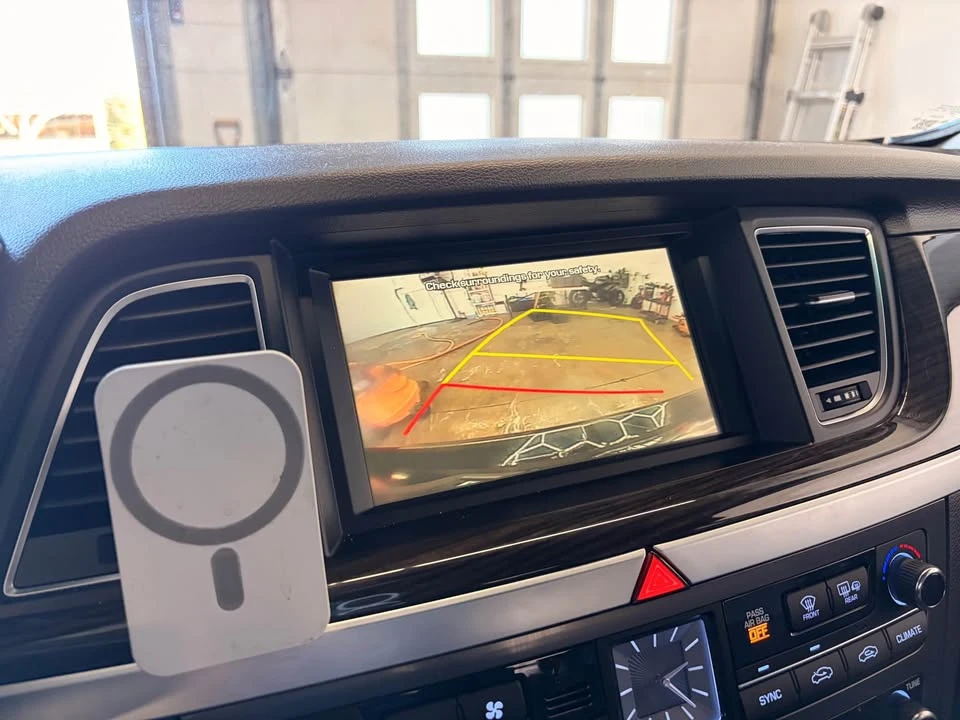 2016 Hyundai Genesis - Image 8 of 14