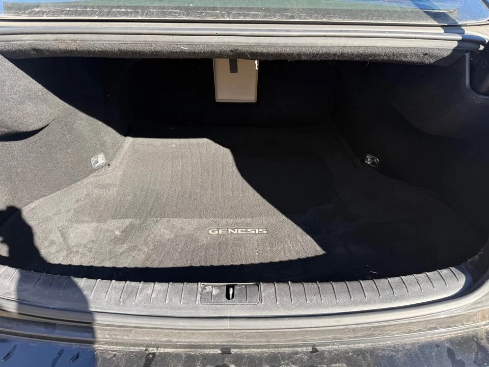 2016 Hyundai Genesis - Image 9 of 17