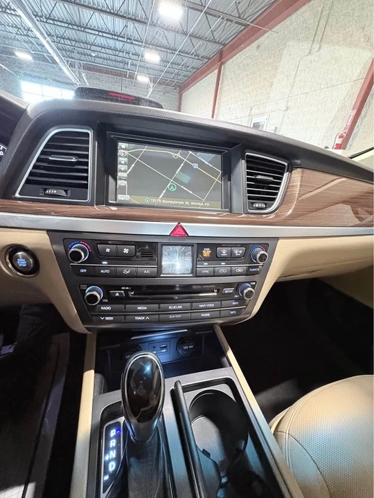 2016 Hyundai Genesis - Image 16 of 20