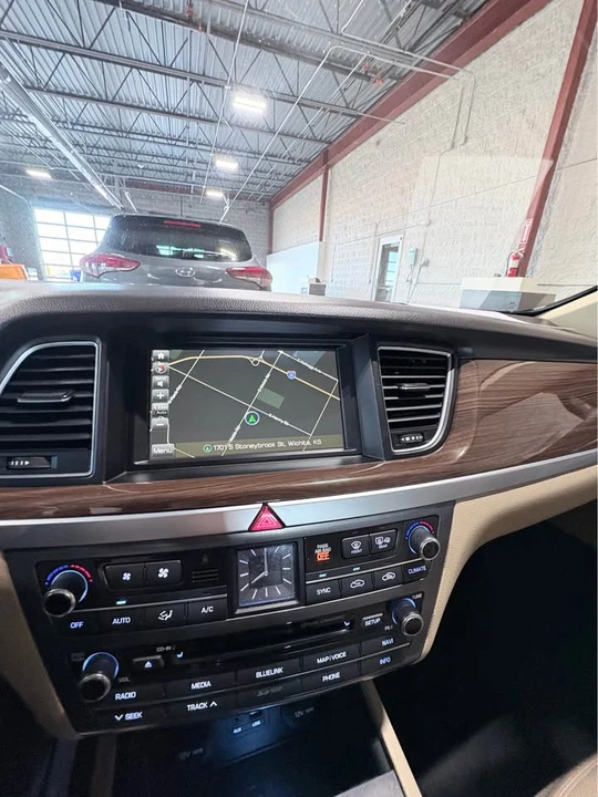 2016 Hyundai Genesis - Image 14 of 20