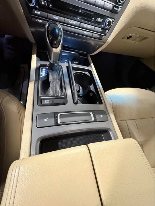 2016 Hyundai Genesis - Image 17 of 20