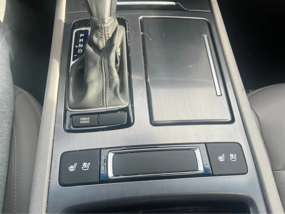 2016 Hyundai Genesis - Image 7 of 16