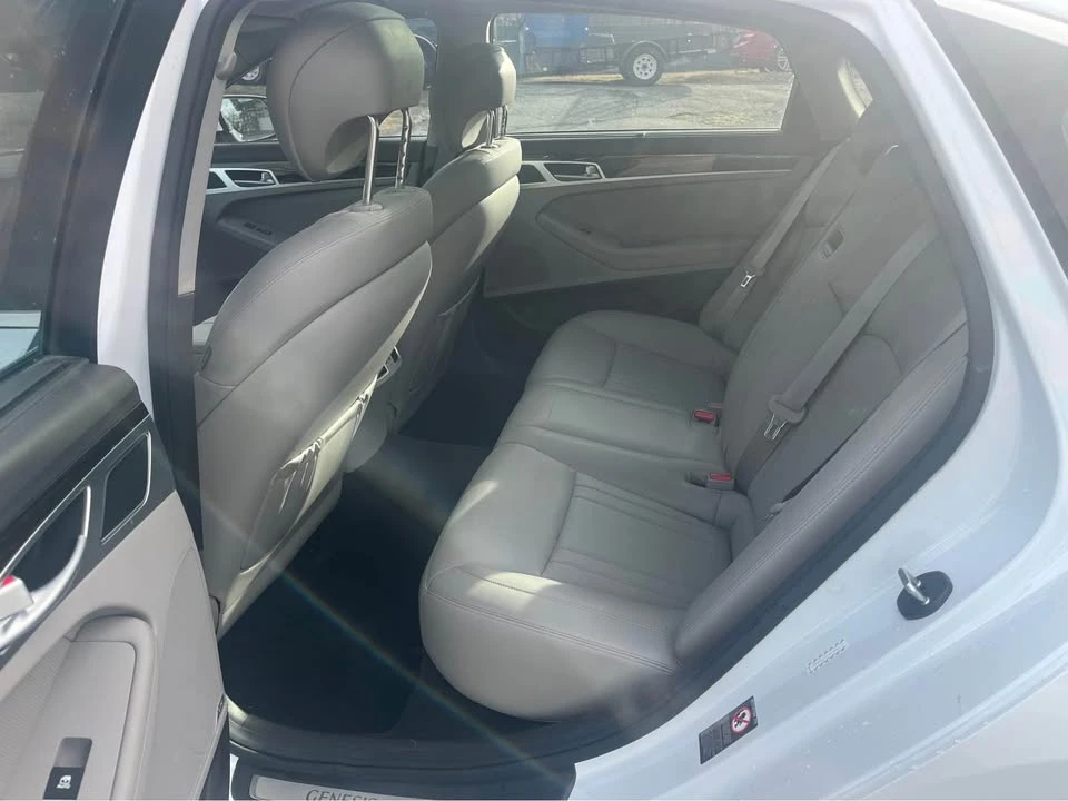 2016 Hyundai Genesis - Image 10 of 16