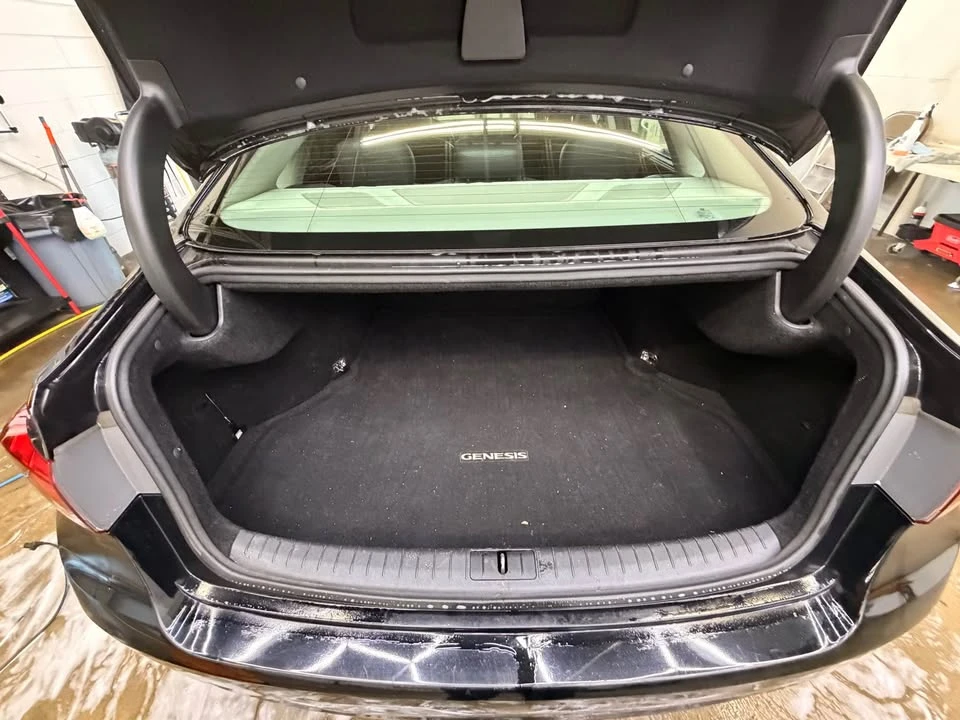 2016 Hyundai Genesis - Image 11 of 14