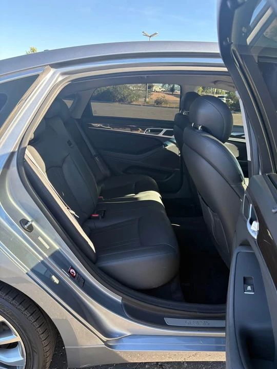 2016 Hyundai Genesis - Image 9 of 10